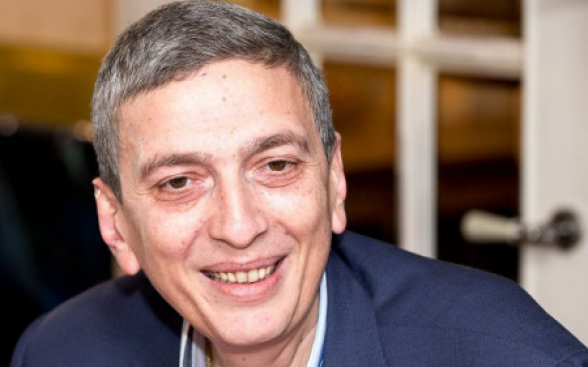 Երբեք ավելի անհեթեթ և ծիծաղելի բան չէի տեսել, քան ՖԲ լայֆի ժամանակ դիմակով լինելը